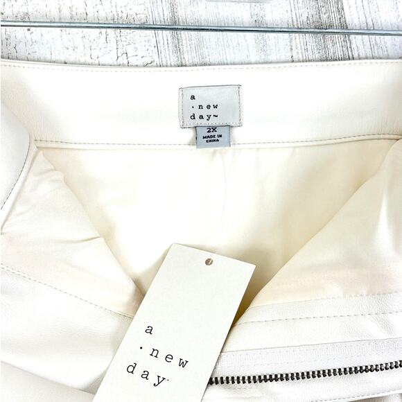 A New Day Womens plus 2X Faux Leather Mini Skirt Cream new lined soft - Picture 8 of 8
